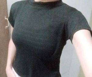 cropped black baby t shirt