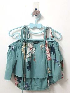 🌱Floral Off-Shoulder Crop Top