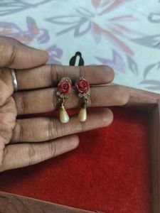 8 Sets Of Earrings