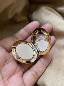 Charlotte Tilbury micro Compact