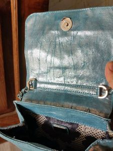 Guess Sling Bag