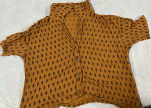 A crop Shirt