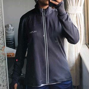NUSH BLACK JACKET WITH THUMBHOLE