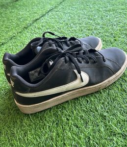Nike Court Royale