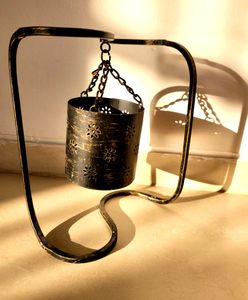 Tealight Candle Stand - Metal Abstract Structure