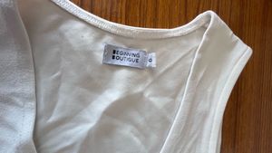 White V Neck Sleeveless Solid Crop Top