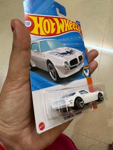 Hot Wheels &#39;73 Pontiac &amp; Ferrari F40