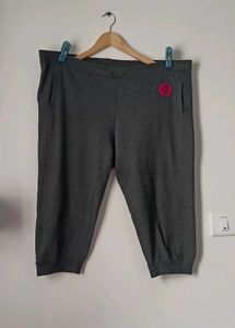 Capri Joggers with Detail