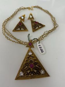 Vintage Gold Tone Necklace &amp; Earring Set