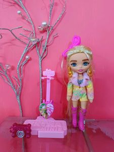 Barbie Extra Minis Travel Doll with Safari Fashion