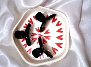 5 Black Korean Claw