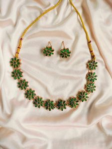 Green Floral Necklace Set