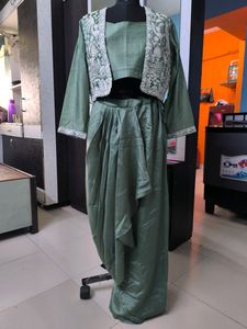 Designed Women Sequinned Embroidered Jacket Set