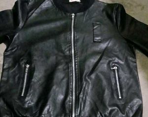 Last 👈🏻Black Leather Bomber Jacket