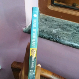 Book byRobin Sharma, Who will cry when you die?    The book is in good condition all the pages are intact.