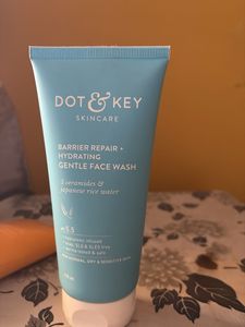 Dot & Key Barrier Repair Face Wash