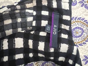 Black And White Sleeveless Top