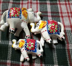 Three Elephant Idol With Flowers