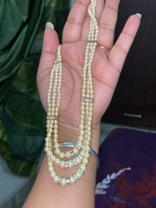 Cream pearl necklace