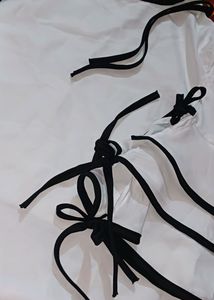 Korean Top🐰 In Colour White And Black...🌸 You&#39;ll