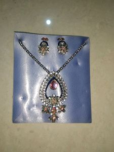 Beautiful Pendant Set