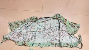 “Ginger By Lifestyle” Wraptop In MintFloral Patten