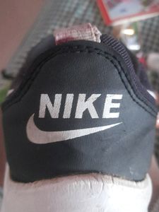 Shoose Black And White Colour