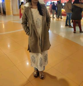 n New Condition I M Selling Long coat