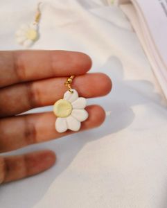Handmade Floral Daisy Earrings