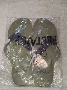 Feet&#39;N Up Olive Green Flip Flops
