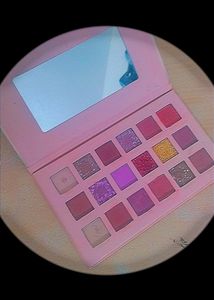 Eyeshadow Palette Having 18 Shades