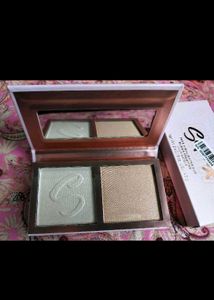 Makeup  Revolution London Face Highlighter Duo.