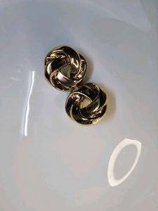 18k Gold Knot Stud Earrings