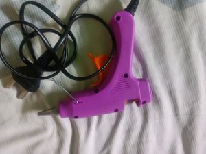 NEW HOT GLUE GUN WITH STICKS