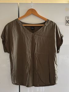 Green decent v Neck Top