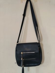 Sling bag 🛍️