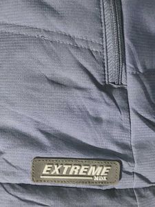 Sleeveless half jackets