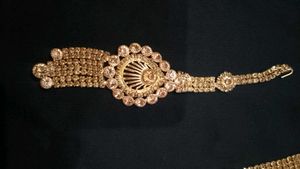 Elegant Gold-Tone Bridal Jewelry Set