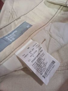 Creme straight fit comfortable jeans