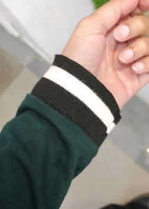 Stylish Green V-Neck Sweatshirt