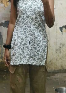 💗Offer White &amp; Black Short Kurti 💗💗
