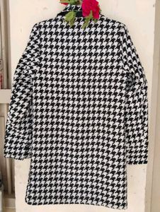 Houndstooth Patterned Coat10/10