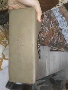 A perfect beautiful hand bag from Gucci..