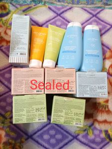 Dot &amp; Key Skincare Set (Pack Of 15)