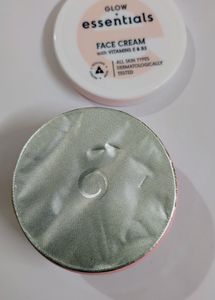 GLOW ESSENTIAL FACE CREAM with VITAMINS E &amp; B3