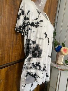 White &amp; Black Tie/Die Top
