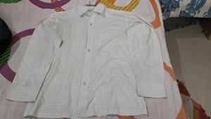 Check  Shirt  White. Full Sleeve.