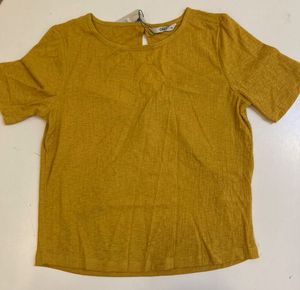 ONLYRound-Neck T-shirt with TwistBack Cutout