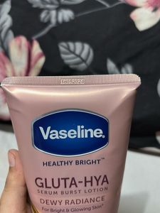 Vaseline Gluta-Hya Dewy Radiance Lotion
