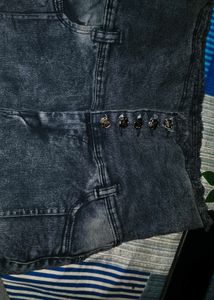 Stylish High-Waisted Jeans
